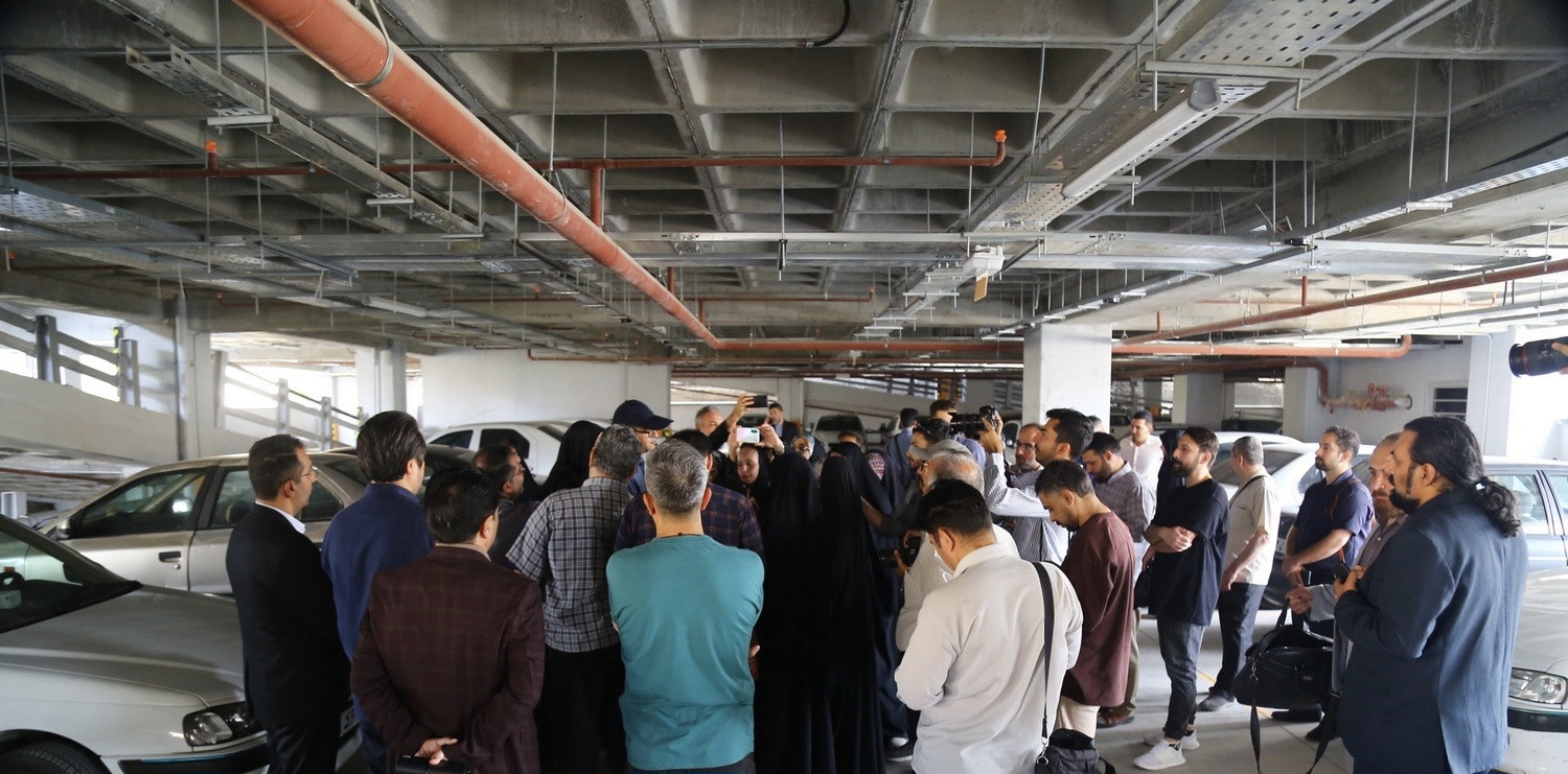 پارکینگ دنا